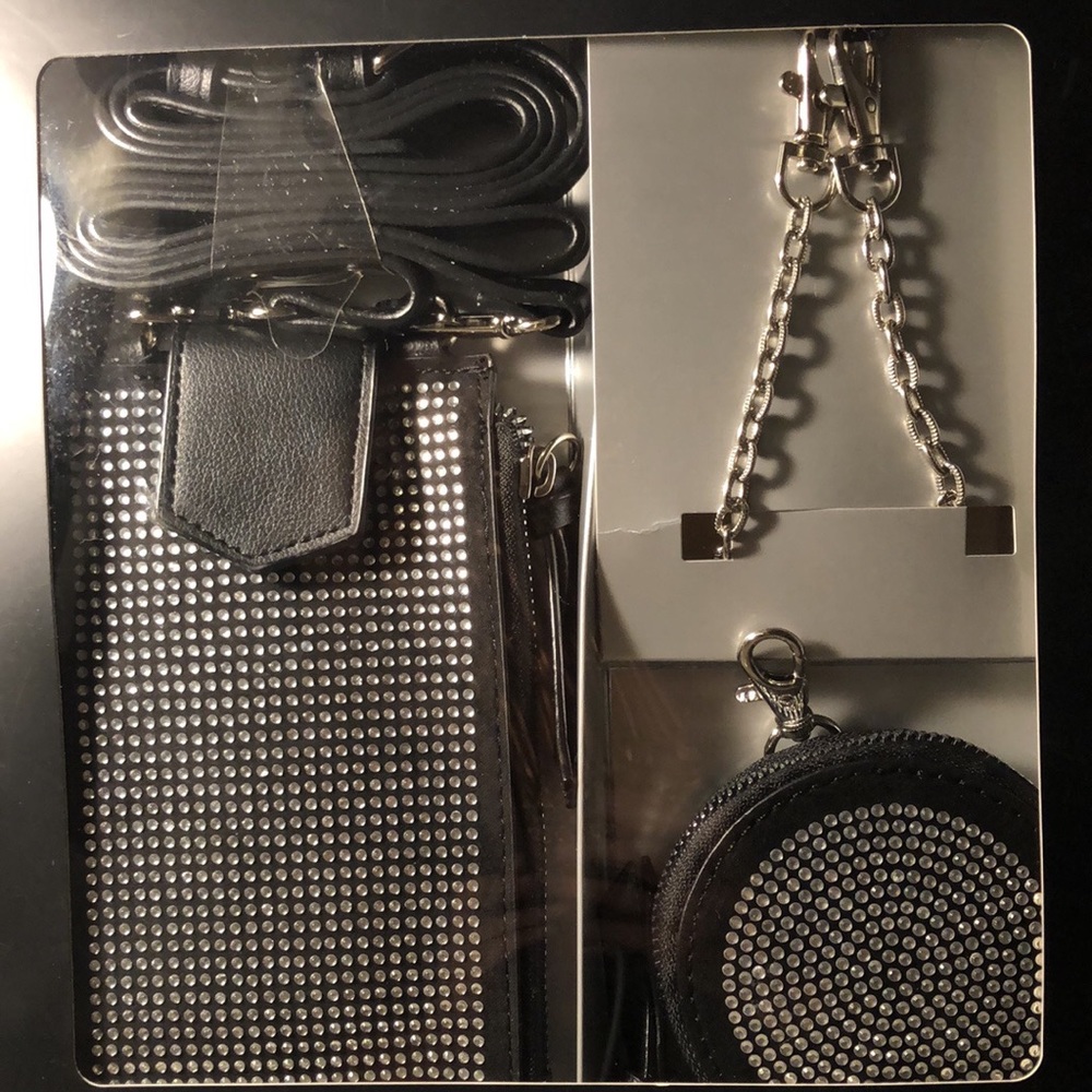 No boundary cross body purse/cell phone purse